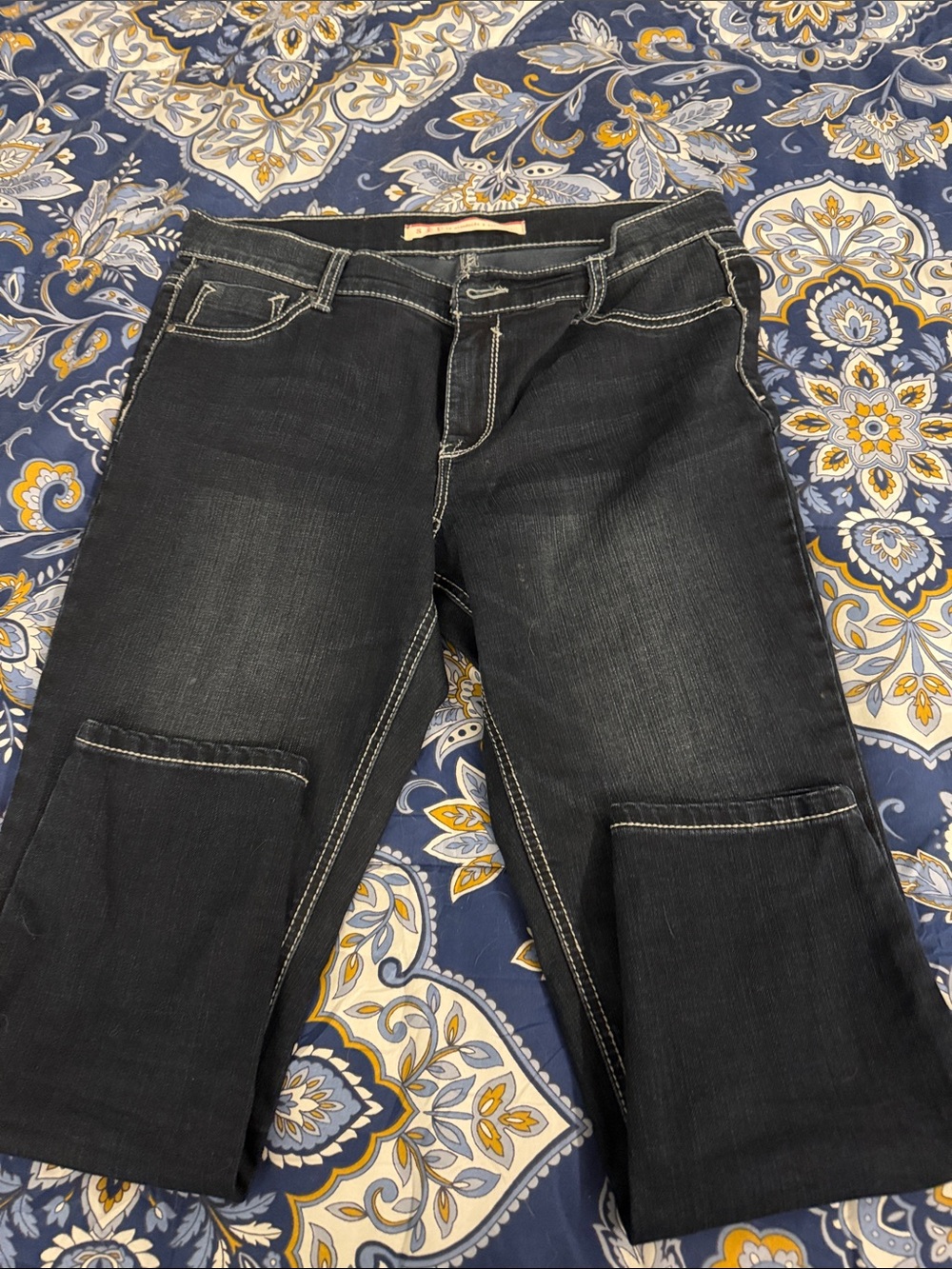 Straight Leg Black Crop Jeans with Contrast Stitching